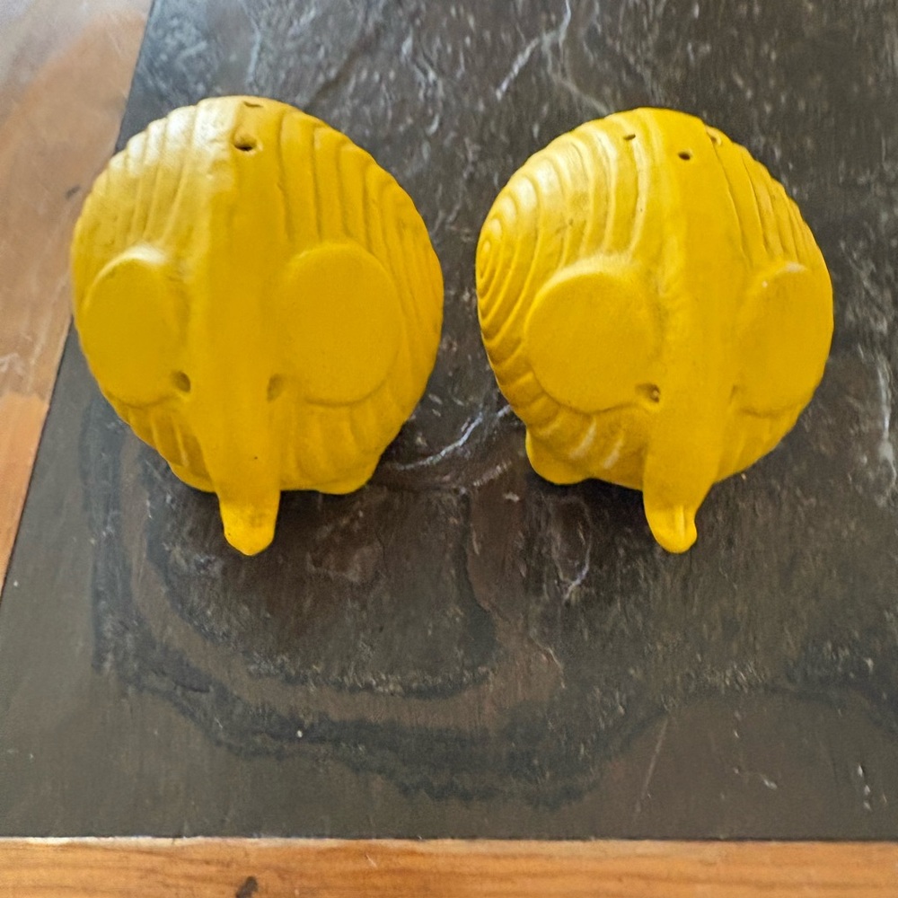 Vintage Yellow Ceramic Elephant Salt and pepper shakers
